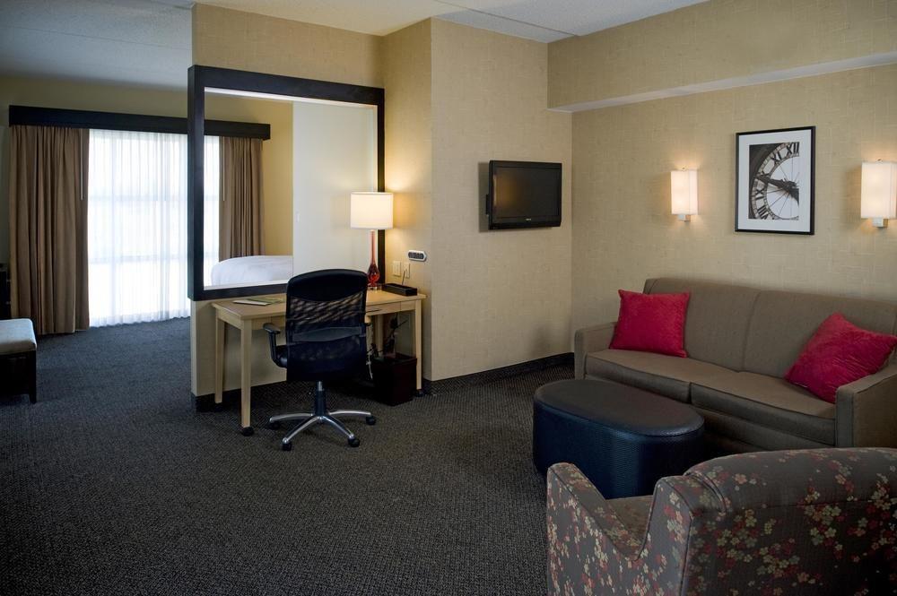Doubletree By Hilton Baton Rouge Hotel Exterior photo
