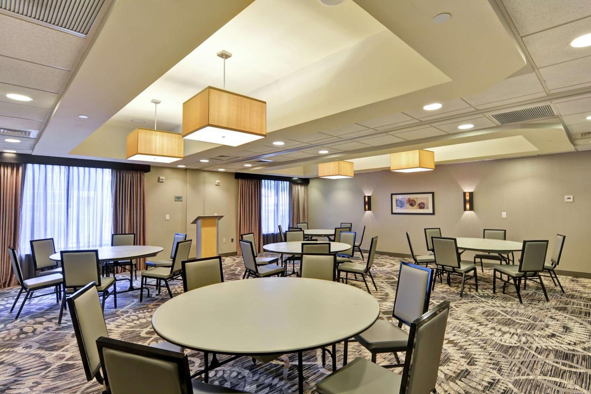 Doubletree By Hilton Baton Rouge Hotel Exterior photo