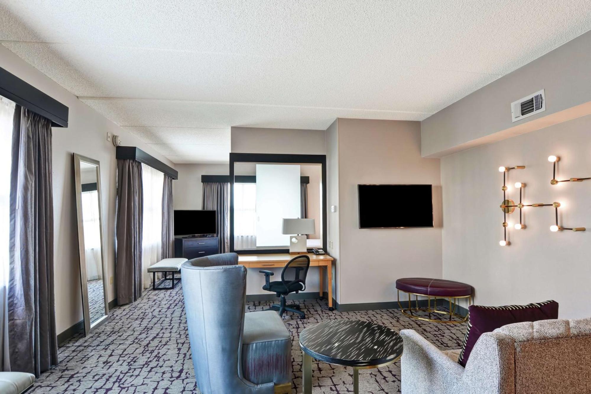 Doubletree By Hilton Baton Rouge Hotel Exterior photo