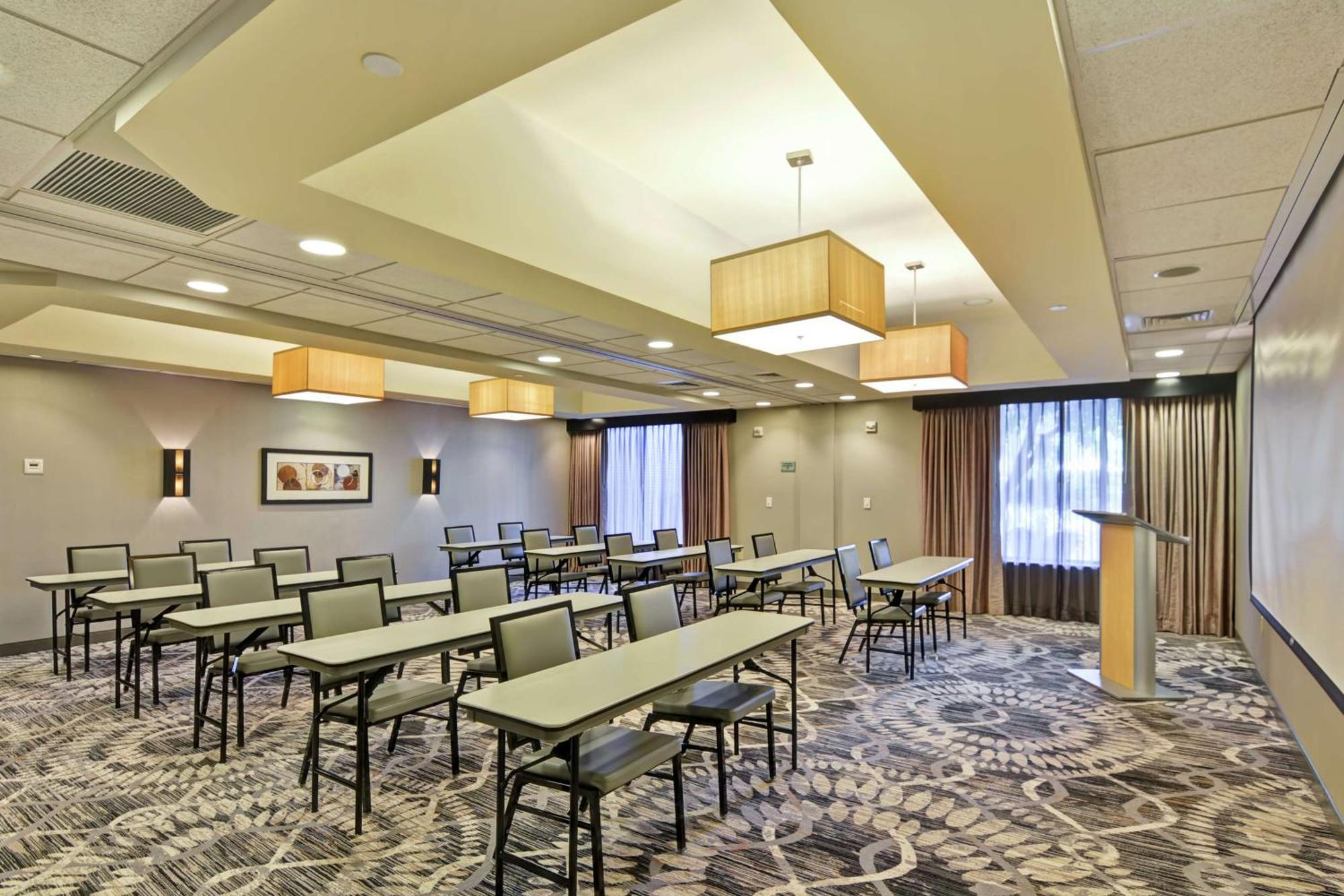 Doubletree By Hilton Baton Rouge Hotel Exterior photo