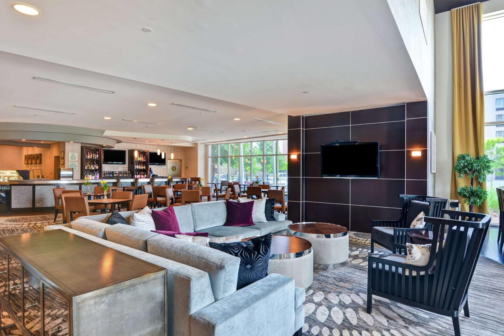 Doubletree By Hilton Baton Rouge Hotel Exterior photo